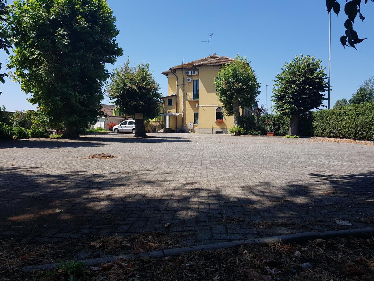 Hotel La Pendola Ozzero ภายนอก รูปภาพ